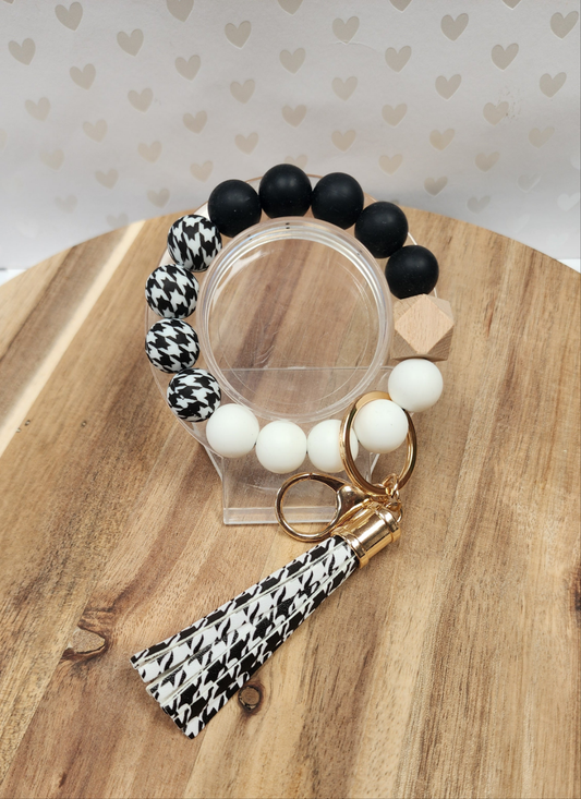 Hounds Tooth Pattern Wristlet Keychain with Coordibating Tassel Bracelet Silicone Beads